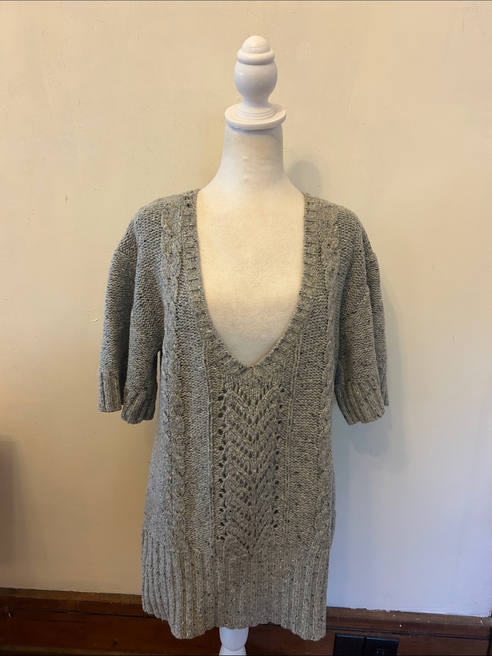 A N A V neck Short Sleeve Cable Knit Sweater Size L EUC